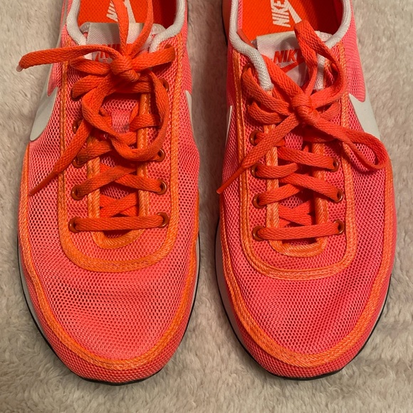 👟EUC Women’s Nike Lightweight Mesh Sneakers - Picture 2 of 9